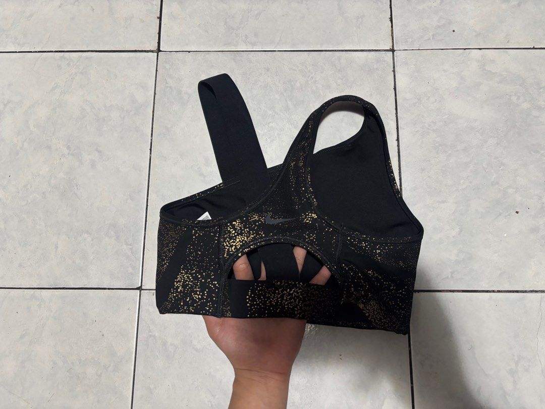 NIKE ASYMMETRICAL SPORTS BRA (Category: Activewear) located in Manila. Submitted by lovesport (Listing ID 1414735536, Image 1). Description: PADDED.