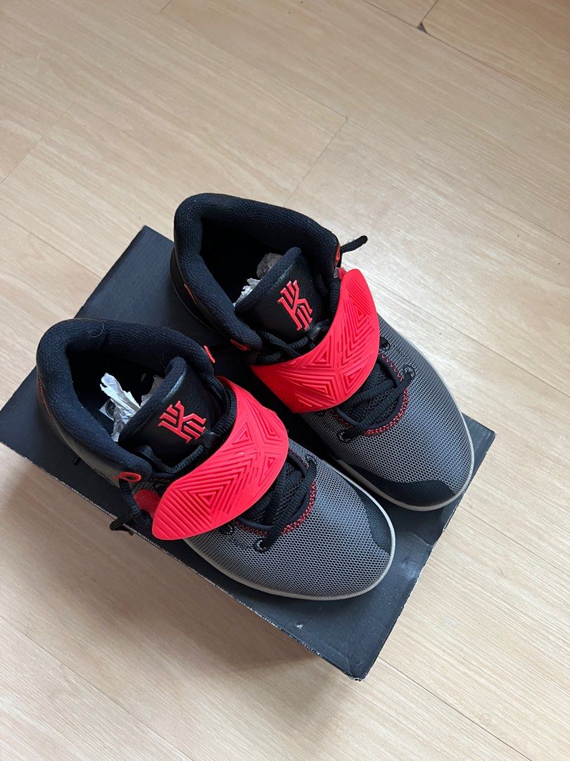 Nike Kyrie Flytrap III (Category: Sneakers) located in Agdangan. Submitted by ktrnsls (Listing ID 1414669015, Image 2). Description: Nike Kyrie Flytrap III Never been used, like new Price negotiable LOCATION: Cavite DELIVERY THRU Lalamove MOP: Gcash; GoTyme.