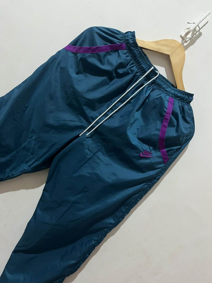 Nike Sweatpants (vintage) (Category: Activewear) located in San Fernando. Submitted by work4it (Listing ID 1414763926, Image 2). Description: .