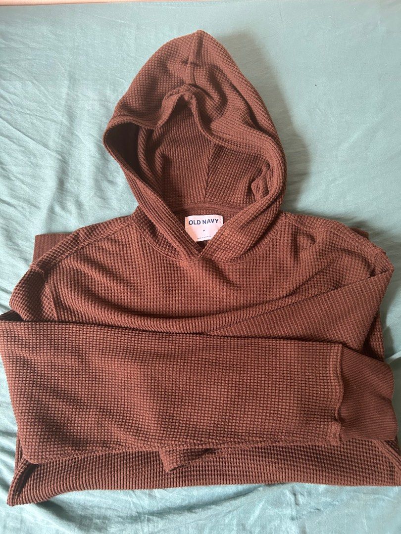 OLD NAVY hazelnut V-neck hoodie (Category: Coats, Jackets and Outerwear) located in Quezon City. Submitted by declutter.er04 (Listing ID 1414660642, Image 3). Description: Bought in US, used once because i gained weight 😅 This is Medium but US Size fits 5'7-5'10 guys.