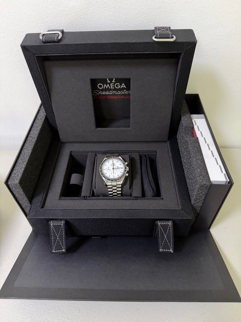 Omega Speedmaster Professional Moonwatch White Dial (Category: Luxury Watches) located in Manila. Submitted by rhyswatchph (Listing ID 1414642744, Image 2). Description: Omega Speedmaster Moonwatch 3861 White 2026 42mm Full Set San Juan City/New Manila QC.