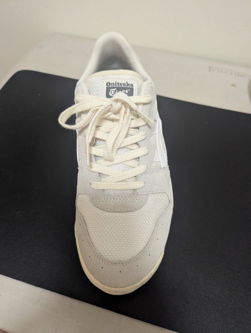 Onitsuka Tiger Horizonia Cream/White (Category: Sneakers) located in Quezon City. Submitted by tinesarmiento (Listing ID 1414678225, Image 1). Description: Used literally once. With Box. Cream/White Color RFS: Not fit for my feet. .