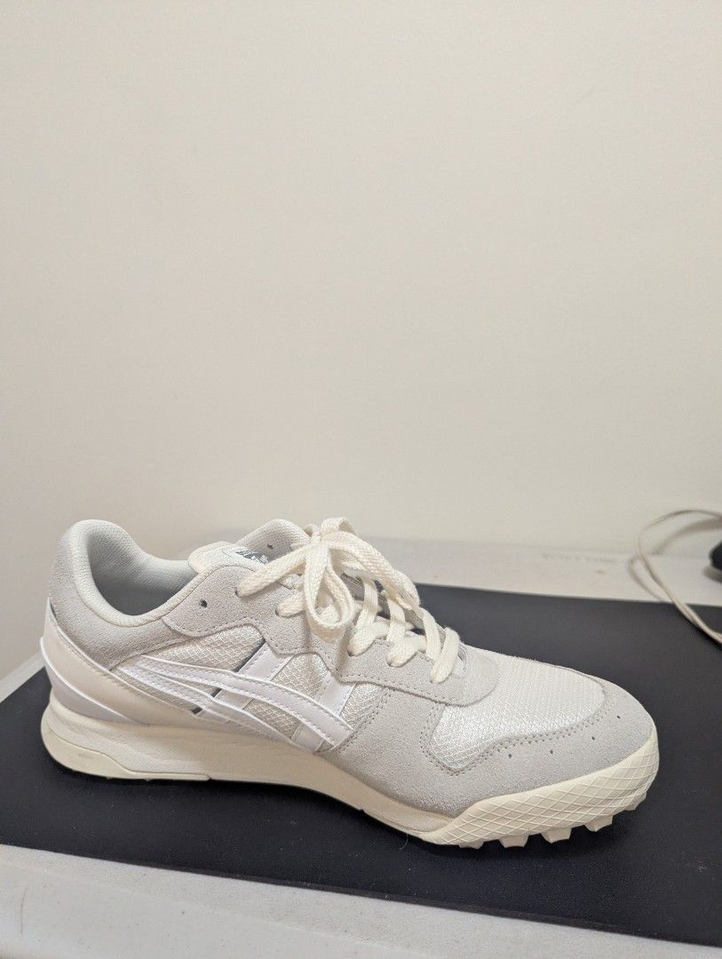 Onitsuka Tiger Horizonia Cream/White (Category: Sneakers) located in Quezon City. Submitted by tinesarmiento (Listing ID 1414678225, Image 3). Description: Used literally once. With Box. Cream/White Color RFS: Not fit for my feet. .