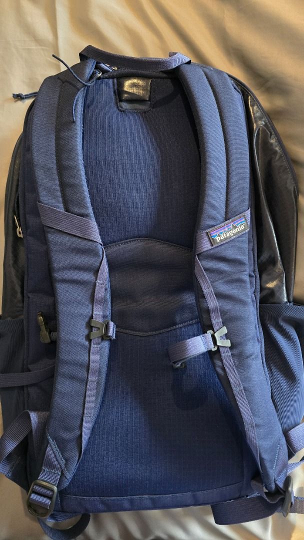 Patagonia Black Hole 32L (Category: Backpacks) located in Pasay City. Submitted by f_sy123 (Listing ID 1414690035, Image 2). Description: - Navy blue Patagonia backpack - Durable and water-resistant material - Features the Patagonia logo - Multiple compartments and straps for organization - Ideal for everyday use and outdoor adventures.
