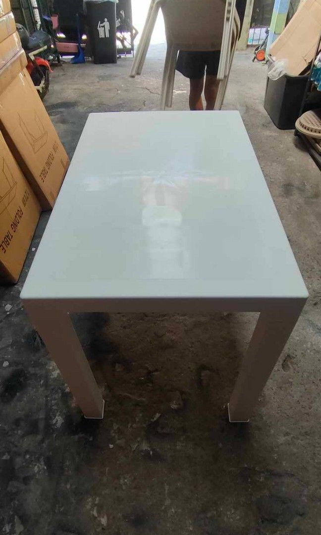 Plastic Table White (Category: Tables & Sets) located in Manila. Submitted by redonlineshop (Listing ID 1414636809, Image 1). Description: Plastic Table White ₱1000 ON HAND BRAND NEW Accept Gcash payment/COD Same day delivery + Delivery Fee.