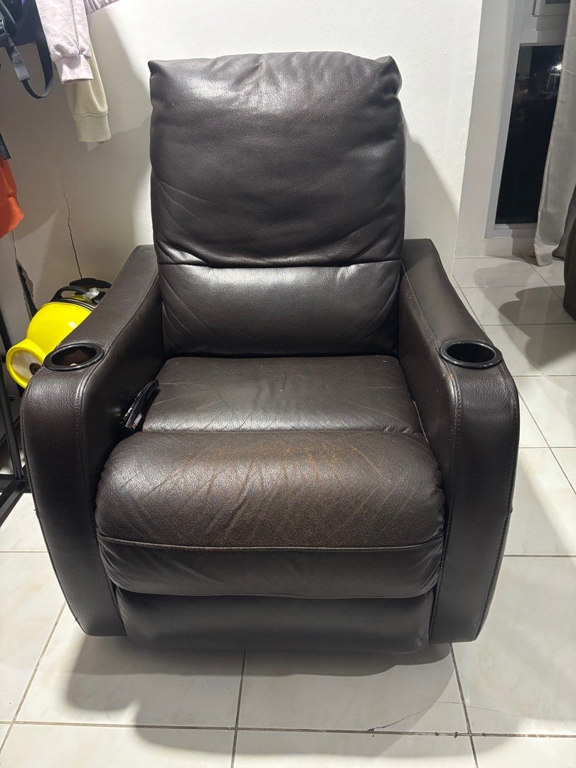 Recliner Chair - Leather (Category: Sofas) located in Marikina City. Submitted by cessyr (Listing ID 1414760503, Image 1). Description: .