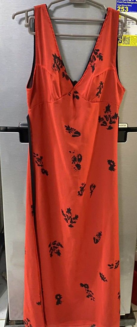 RED VINTAGE STYLE DRESS (Category: Evening dresses & gowns) located in Rizal. Submitted by jdn0928 (Listing ID 1414792507, Image 1). Description: .