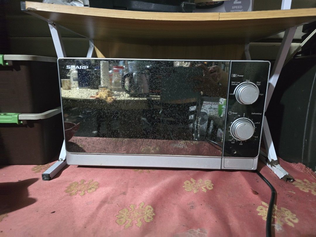 Sharp Microwave Oven (defective) (Category: Ovens & Toasters) located in Quezon City. Submitted by zmmpreloved (Listing ID 1414824821, Image 1). Description: - Sharp microwave oven - Glass turntable - Control panel with timer and power settings - Reflective exterior - Includes power cord defective not working pero pwde paayos di ko na pinaayos since someone gifted me new oven..