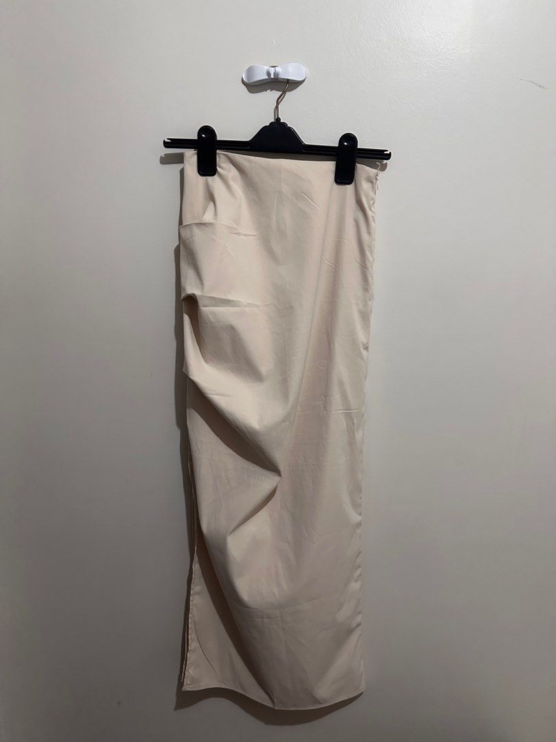 SHEIN Cream-colored Long Slit Skirt (Category: Skirts) located in Calamba. Submitted by andi.love (Listing ID 1414633007, Image 2). Description: - Cream-colored midi skirt - Features a side slit - Simple and elegant design - Made of smooth satin fabric.