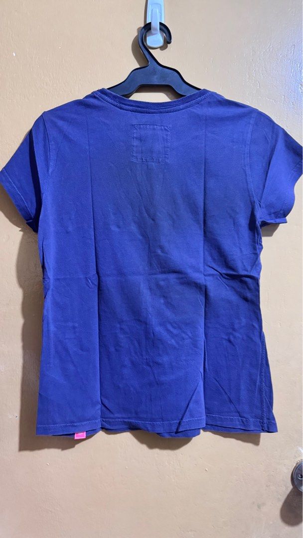Superdry Real T-shirt - Medium (Category: Shirts) located in Pasig City. Submitted by cafeverona333 (Listing ID 1414625391, Image 2). Description: - Authentic Superdry t-shirt - Vibrant blue color - Features "Real Superdry" logo with floral accents - Size: Medium (M) - Crew neck and short sleeves - British Design, Spirit of Japan GPayment or BPI QR Meet up in Greenbelt (T/TH) or Estancia Mall (weekend) Lala Grab LBC (Buyers Expense) Item Location