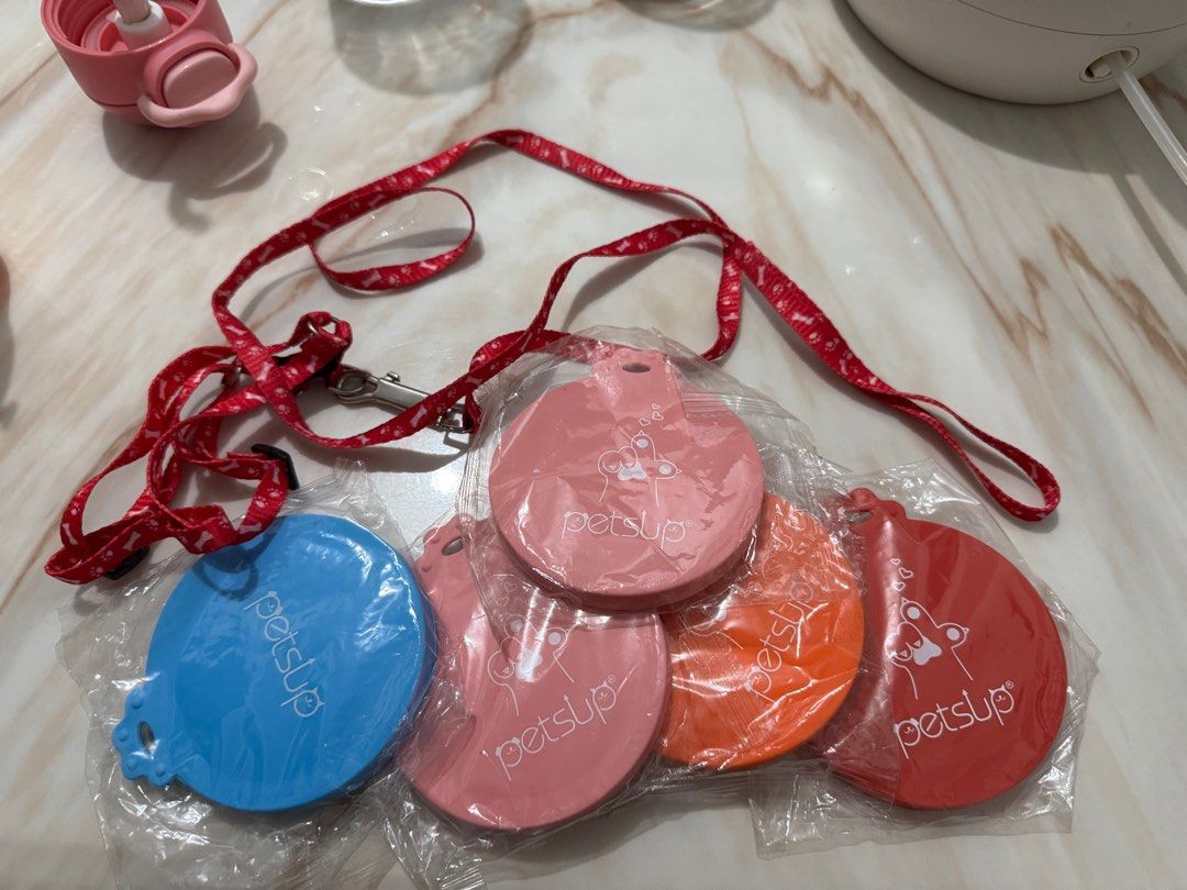 TAKE ALL Petsup Silicone Reusable Can Lid (Category: Storage Boxes & Baskets) located in Manila. Submitted by mitchmacy (Listing ID 1414809426, Image 2). Description: decluttering brandnew sealed pa lahat FREE LEASH loc near LRT Bambang take all 5 lid silicone and free leash for ONLY 120 .