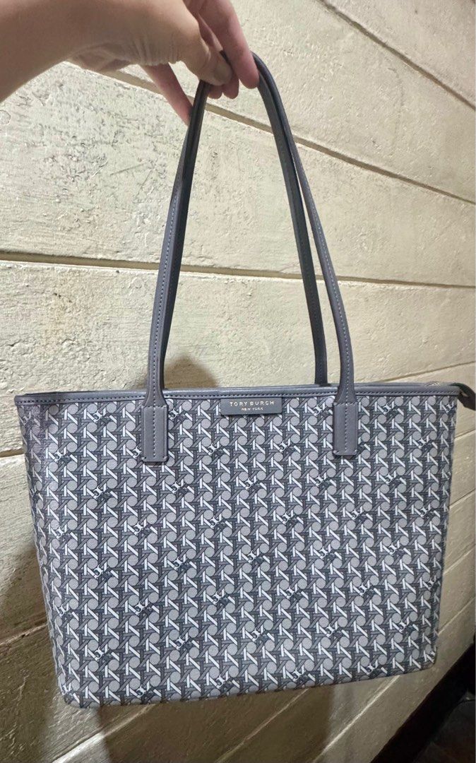 Tory Burch Ever-Ready Zip Tote Bag (Category: Luxury Bags & Wallets) located in Manila. Submitted by jbrocloset (Listing ID 1414655402, Image 1). Description: - Tory Burch Tote Bag - Gray geometric pattern - Top zipper closure - Matching pouch included - Light beige interior lining - Double top handles - Rectangular shape - Tory Burch logo visible.