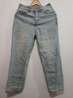 (Category: ) located in . Submitted by thriftedapparel.closet (Listing ID 1414724398, Image 1). Description: .