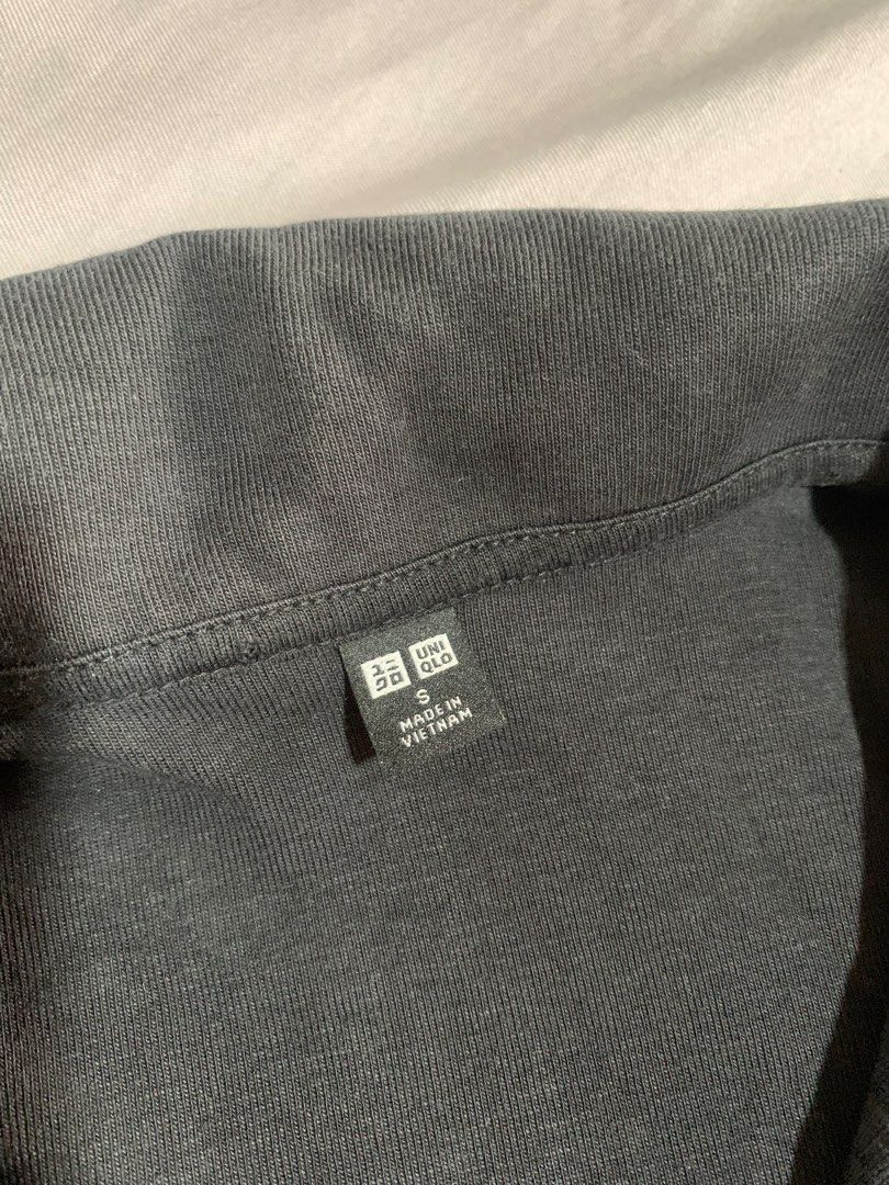 Uniqlo Black Ribbed Polo (Category: Blouses) located in Quezon City. Submitted by 03cart (Listing ID 1414750562, Image 3). Description: - like new. no flaws - size: small - can do meetup at cubao araneta .