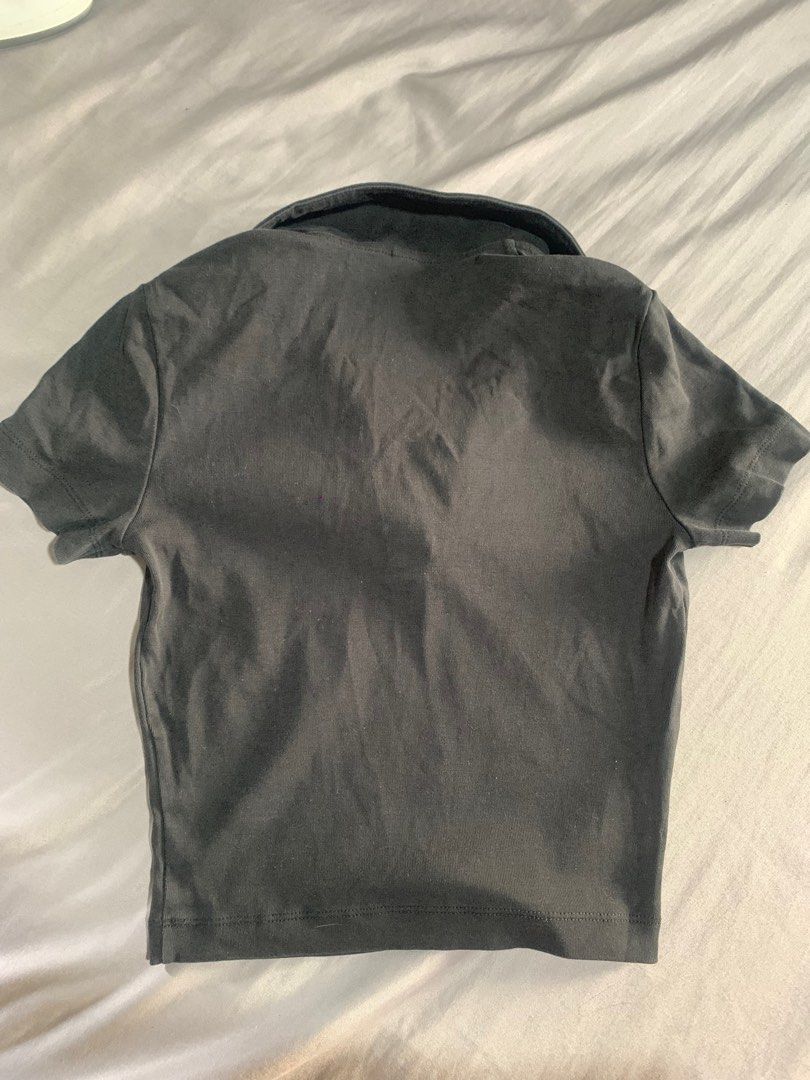 Uniqlo Black Ribbed Polo (Category: Blouses) located in Quezon City. Submitted by 03cart (Listing ID 1414750562, Image 2). Description: - like new. no flaws - size: small - can do meetup at cubao araneta .