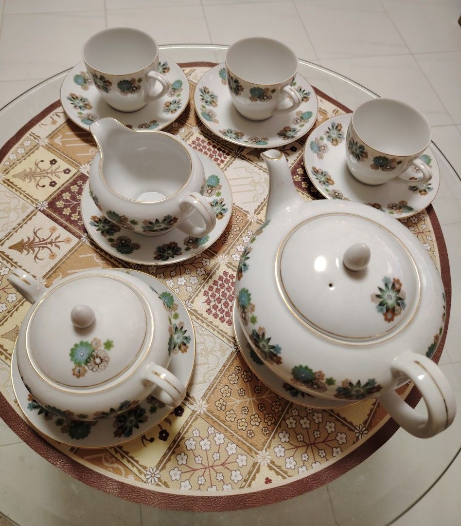 Vintage Floral Tea Set492189419769712641