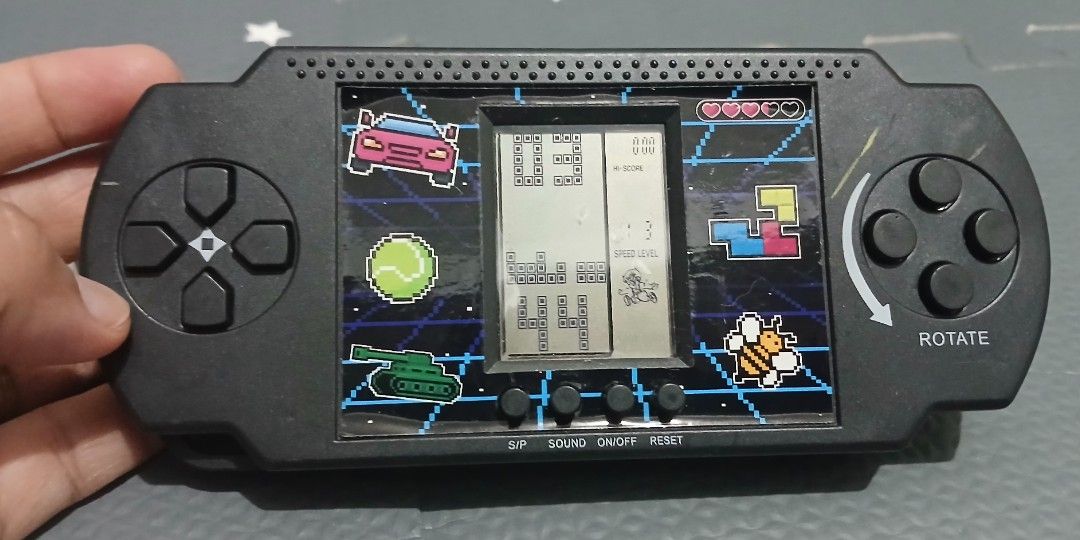 Vintage Handheld Tetris puzzle game (Category: Board Games & Puzzles) located in Manila. Submitted by dories12d57986 (Listing ID 1414805334, Image 1). Description: •Japan/UK Pre-loved Toys •Working well.