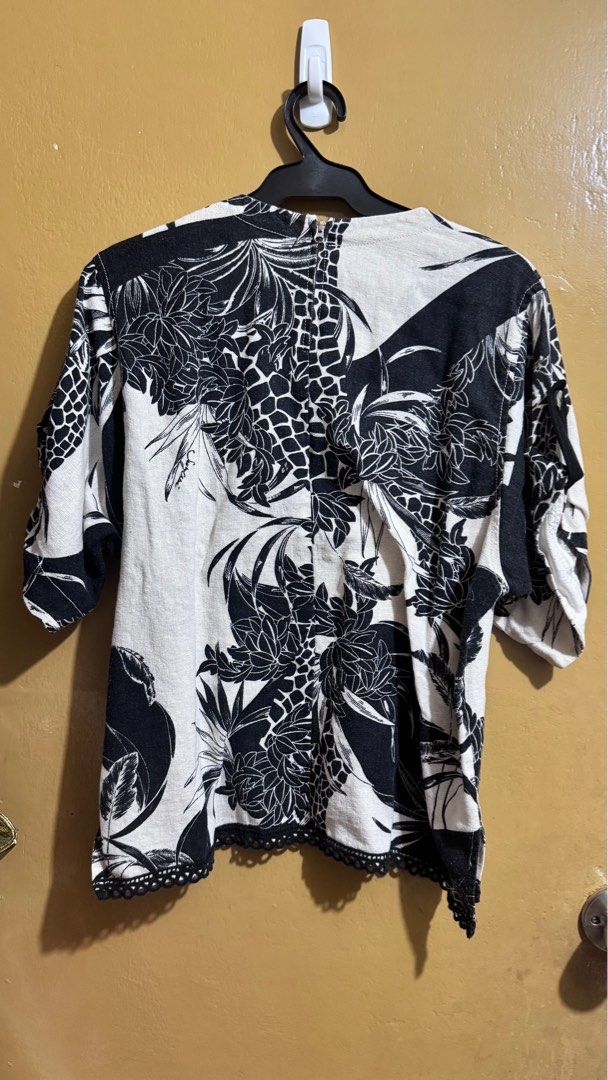 Vintage See by Chloé Blouse (Category: Skirts) located in Pasig City. Submitted by cafeverona333 (Listing ID 1414625730, Image 2). Description: - See by Chloé skirt - Size: F/34 - Color: Black and white pattern - Material: Woven fabric - Style: Casual/Everyday wear GPayment or BPI QR Meet up in Greenbelt (T/TH) or Estancia Mall (weekend) Lala Grab LBC (Buyers Expense) Item Location: Makati or Pasig City .
