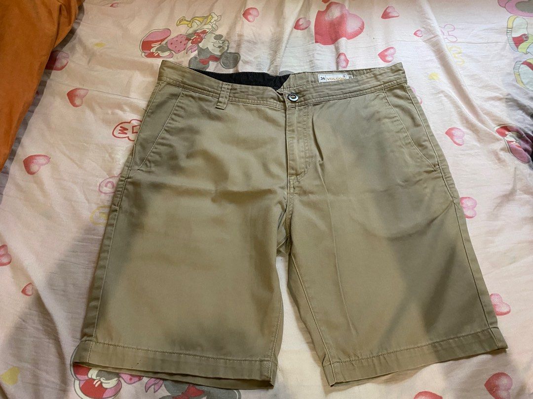 VOLCOM WALKSHORT (Category: Shorts) located in Las Pinas. Submitted by jas_items (Listing ID 1414716755, Image 3). Description: Size 34 Both ✅ Excellent condition Both ✅ 20 inch length below the knee 600 aspack/ 300 split Plus SF Bacoor Location .