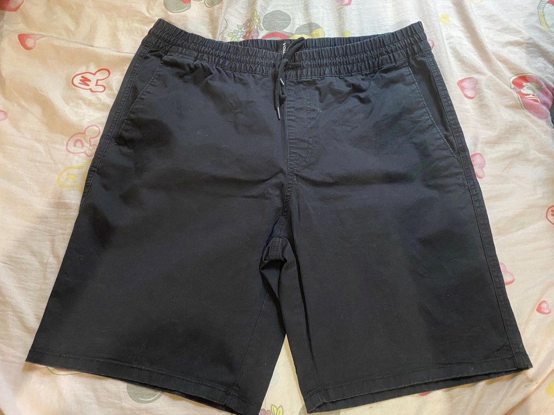 VOLCOM WALKSHORT (Category: Shorts) located in Las Pinas. Submitted by jas_items (Listing ID 1414716755, Image 1). Description: Size 34 Both ✅ Excellent condition Both ✅ 20 inch length below the knee 600 aspack/ 300 split Plus SF Bacoor Location .