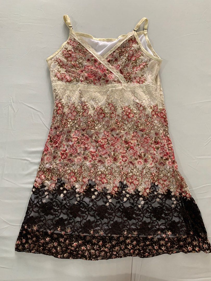 whimsy vintage floral dress (Category: Dresses) located in Cagayan de Oro. Submitted by elune_ph (Listing ID 1414690814, Image 1). Description: ~ w/ flaws, barely noticeable (see photos).