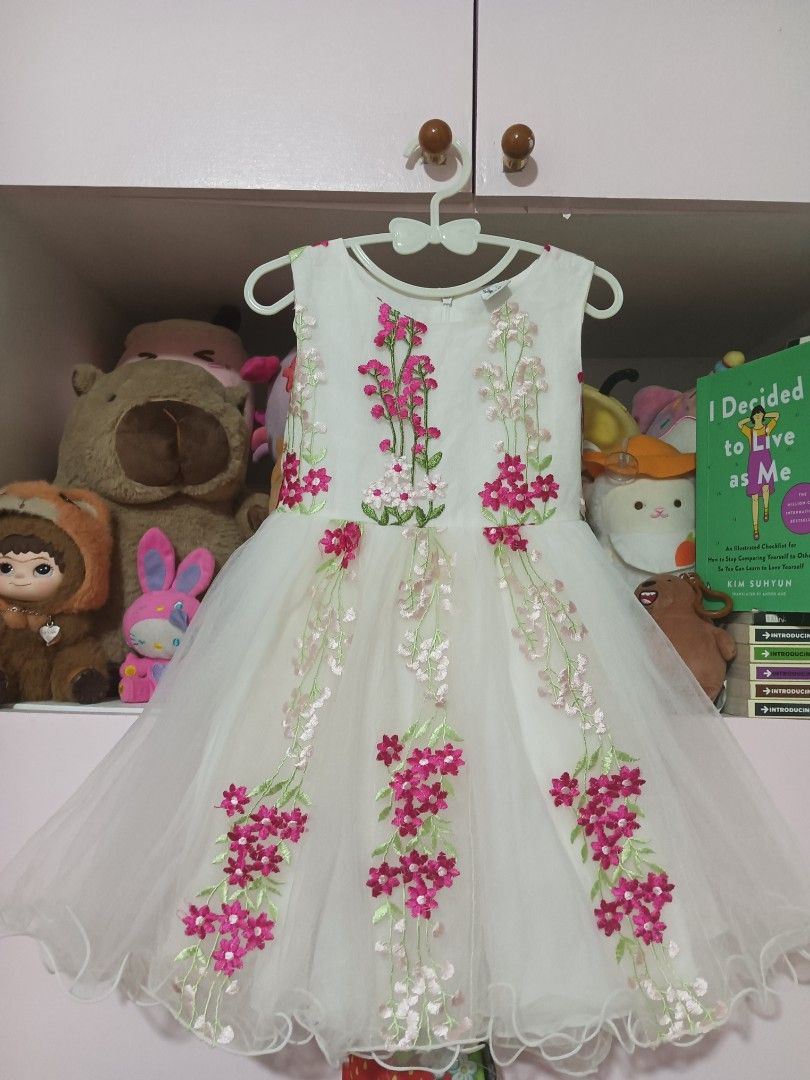 White Gown (Category: Babies & Kids Fashion) located in Quezon City. Submitted by whimscaprices (Listing ID 1414819472, Image 2). Description: LOWERING ALL THE PRICES OF MY SALE ITEMS. Selling for 150 only. Major decluttering, moving to a new home. Please adopt our beloved stuff. If you are thinking of an offer, kindly message me, might as well I can consider it, but not too low ball since you can see that all of the items posted here are persona