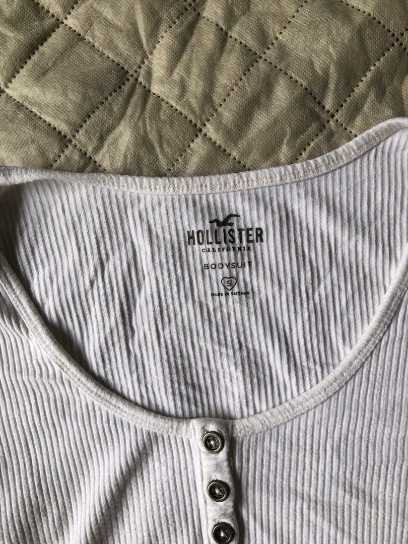 white hollister henley bodysuit (Category: Others Tops) located in Quezon City. Submitted by gridkats (Listing ID 1414736204, Image 2). Description: white hollister henley bodysuit 🏷️₱500 - xs-s (s on tag) - vv sexy and flattering - soft fabric - no ww! i don't want anyone to assume that i pinned the crotch 🙄 - flaws: some lints since the material is cotton dimensions: 🤍 bust: 29" 🤍 wl: 23" .