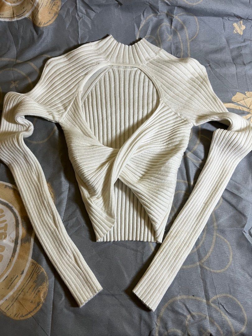 fitted long sleeve backless top (Category: Sleeveless) located in Manila. Submitted by a22bee (Listing ID 1414686201, Image 2). Description: - White ribbed knit top - Mock neck - Long sleeves - Unique cutout back with twisted detail - Medium-weight knit - Dress up or down mop: gcash mod: lalamove, angkas padala, jnt - can meet around dlsu.