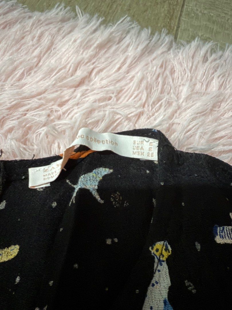 Zara Dog Print Dress (Category: Dresses) located in Quezon City. Submitted by laistyle (Listing ID 1414739400, Image 2). Description: - Black dress with dog print - Size: S - Features a cinched waist - Short sleeves - Round neckline - Made in Romania.