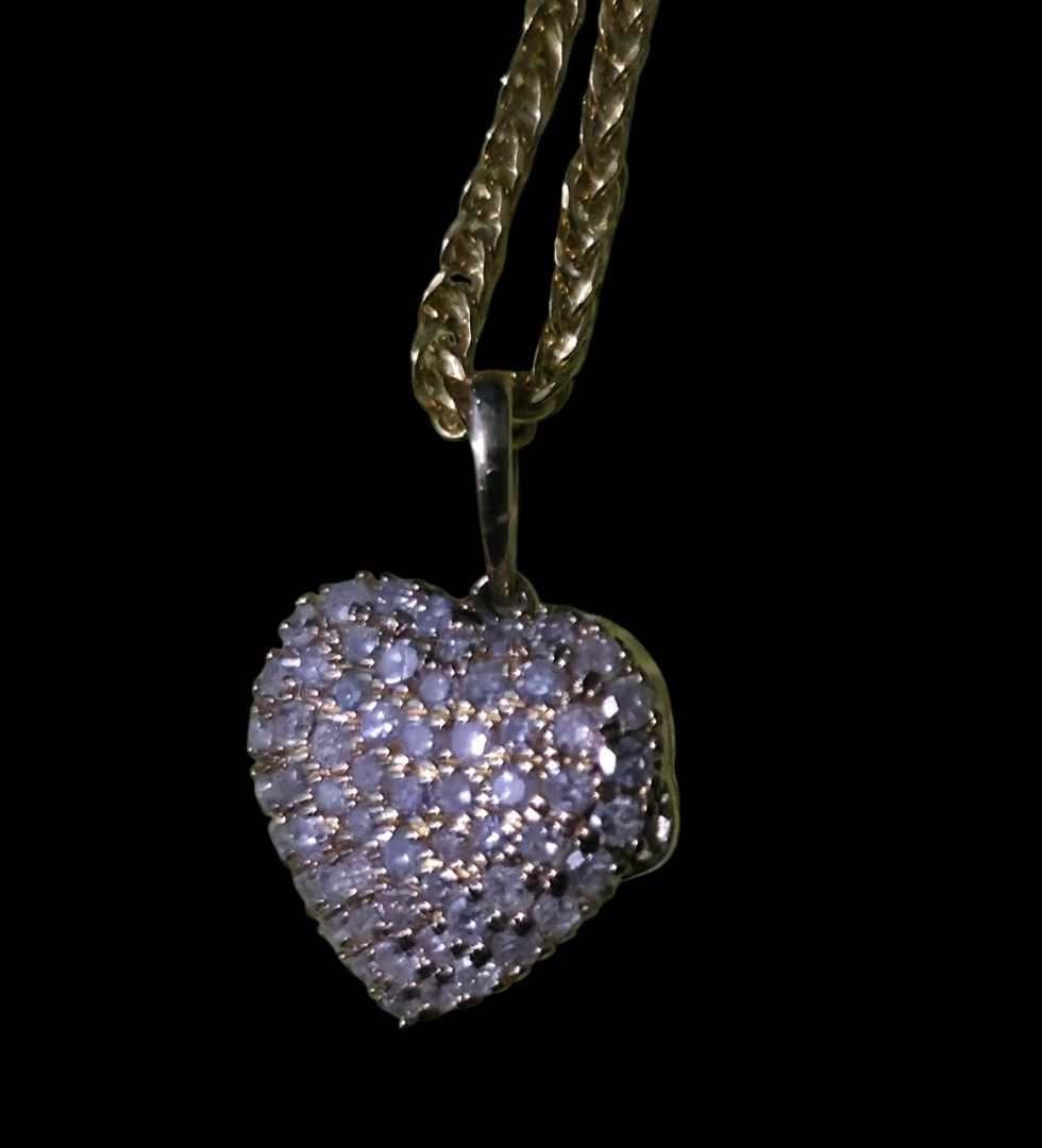 18K Gold Heart Locket pendant (Category: Necklaces) located in Marikina City. Submitted by thoyz_boulevard (Listing ID 1413565290, Image 3). Description: Maria Heart Locket pendant 0.40 CT natural diamond 18k Japan YG setting with certificate Sold per piece, not per gram.