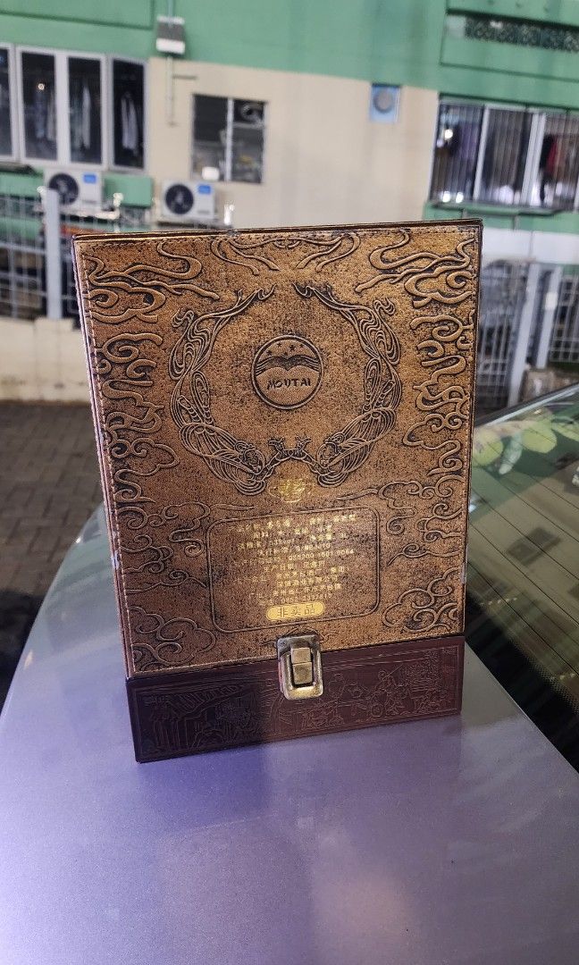 茅台坛子酒（吉樽）+ 禮盒 （分類：收納箱及袋）位於 Hong Kong。 由 alis.original 提交（商品編號 1415012670，圖片 3）。簡介： 。