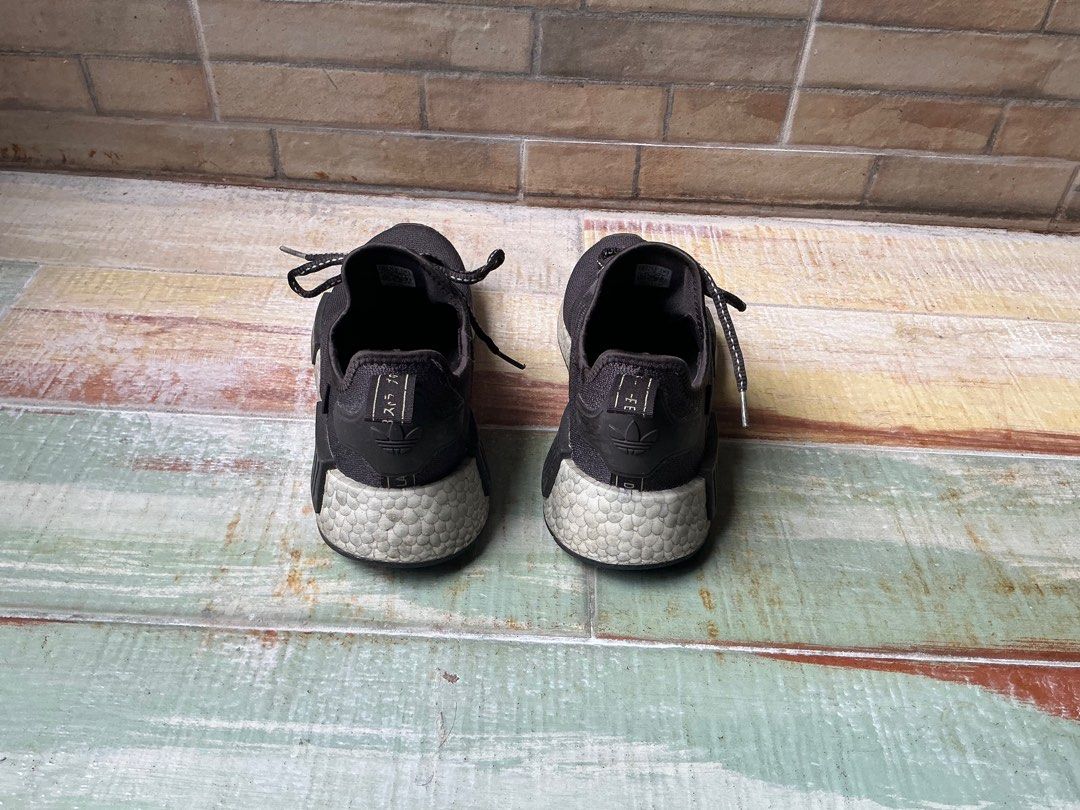 Adidas NMD R1 (Category: Casual Shoes) located in Quezon City. Submitted by a_basco (Listing ID 1414962907, Image 2). Description: No Issue sa shoes, onting linis lang goods na ulit Qc Area Negotiable Size: US 8.5 Pm for more details Rfs: hindi na nagagamit Inclusion: shoes only.