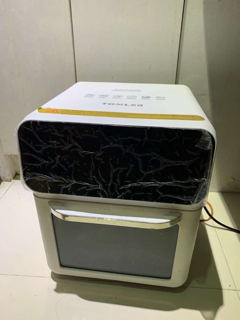 RUSH Air Fryer TOMLED 16L (Category: Other Home Appliances) located in Manila. Submitted by bread8 (Listing ID 1414918995, Image 1). Description: Bought last august RFS: moving out sale .