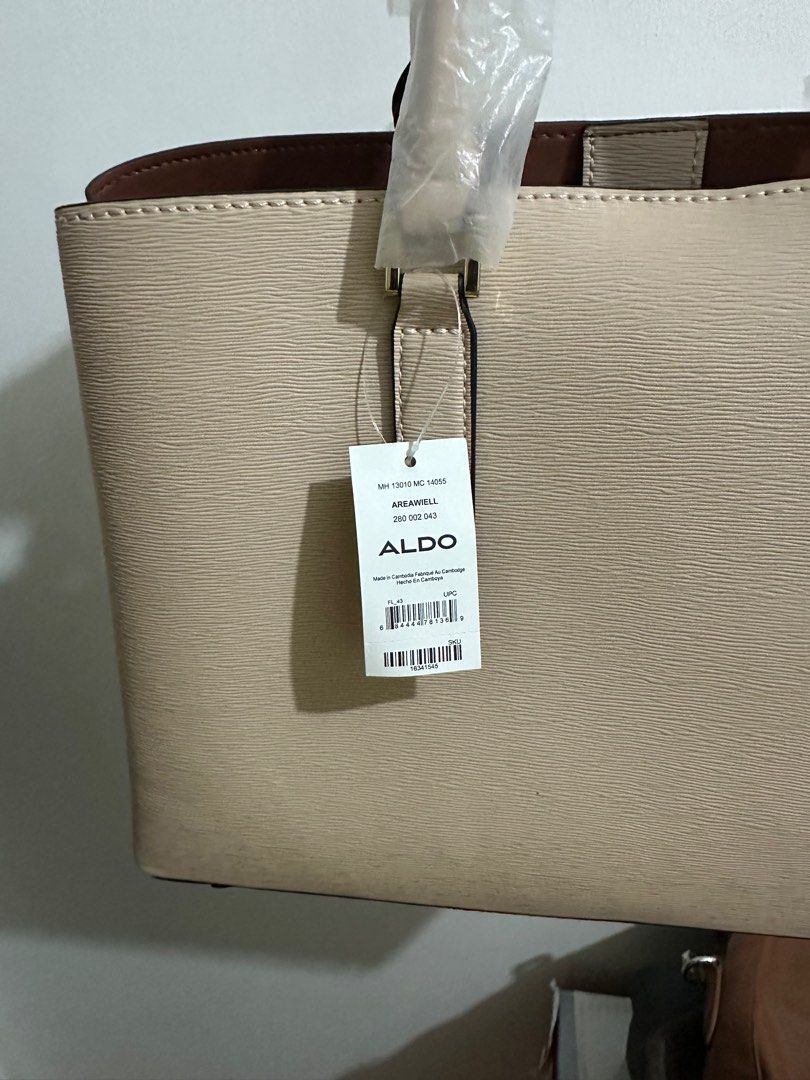 Aldo Areawiell Handbag (Category: Purses & Pouches) located in Quezon City. Submitted by chuwiballs (Listing ID 1414833826, Image 3). Description: - Brand new Aldo Areawell handbag - Color: Light pink exterior - Interior: Brown - Includes a detachable strap - Features a small inner pouch - Top handle design - Secure lock closure - Comes with original tags.