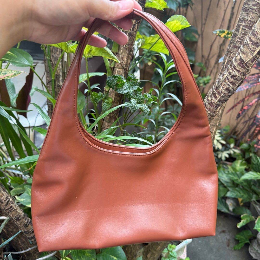A.P.C. Baby Ninon Tote (Category: Luxury Bags & Wallets) located in Quezon City. Submitted by yth.ph (Listing ID 1414904967, Image 3). Description: - With small flaw sa corner ng bag, and no more inclusion that’s why selling low.