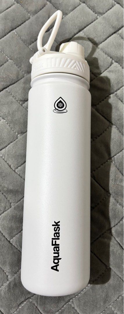 Aquaflask 22oz Arctic White (Category: Water Bottles & Tumblers) located in Quezon City. Submitted by violetandstuff (Listing ID 1414890270, Image 2). Description: Price still negotiable!!! Rfs: need funds.