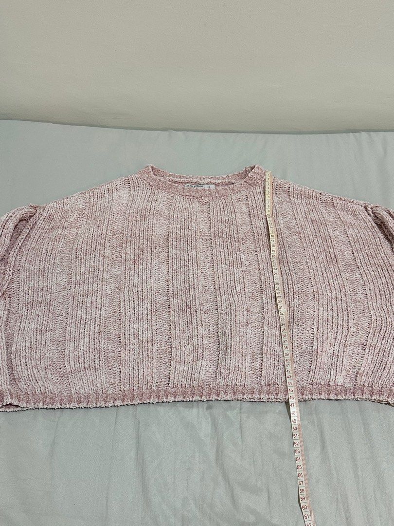 Arizona Cable Knit Sweater (Semi-Cropped) (Category: Longsleeves) located in Mandaluyong City. Submitted by edrey13 (Listing ID 1414914817, Image 3). Description: 🎀 Arizona Cable Knit Sweater (Semi-Cropped) 🎀 • Brand: Arizona • Condition: Pre-loved • RFS: Decluttering • Fit: Semi-cropped • Size: Medium on tag • Color: Baby Pink • Measurements: 67cm x 45.5cm 📦 Shipping: C/O Buyer 💳 Payment: PayMaya | Bank Transfer (BDO / UnionBank).