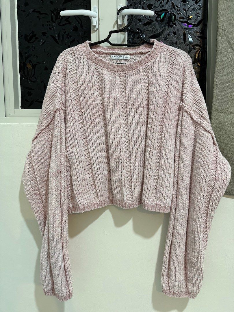 Arizona Cable Knit Sweater (Semi-Cropped) (Category: Longsleeves) located in Mandaluyong City. Submitted by edrey13 (Listing ID 1414914817, Image 1). Description: 🎀 Arizona Cable Knit Sweater (Semi-Cropped) 🎀 • Brand: Arizona • Condition: Pre-loved • RFS: Decluttering • Fit: Semi-cropped • Size: Medium on tag • Color: Baby Pink • Measurements: 67cm x 45.5cm 📦 Shipping: C/O Buyer 💳 Payment: PayMaya | Bank Transfer (BDO / UnionBank).