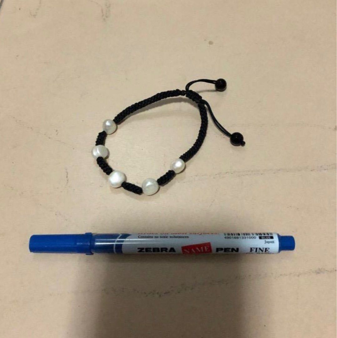 Bangle (Category: Bracelets) located in Singapore. Submitted by dashdeal07 (Listing ID 1414839206, Image 3). Description: Item brand new $2 each Get more/all for special price.