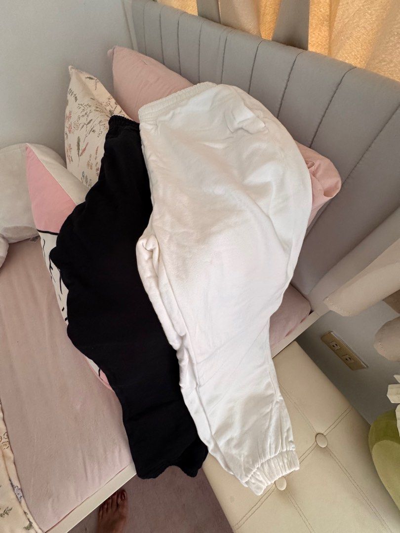 Black and White Sweatpants (Category: Other Bottoms) located in San Pedro. Submitted by ajcee (Listing ID 1414843409, Image 2). Description: - Black and white sweatpants - Elastic waistband with drawstring - Elasticated cuffs - Great for lounging or casual wear 500 each.