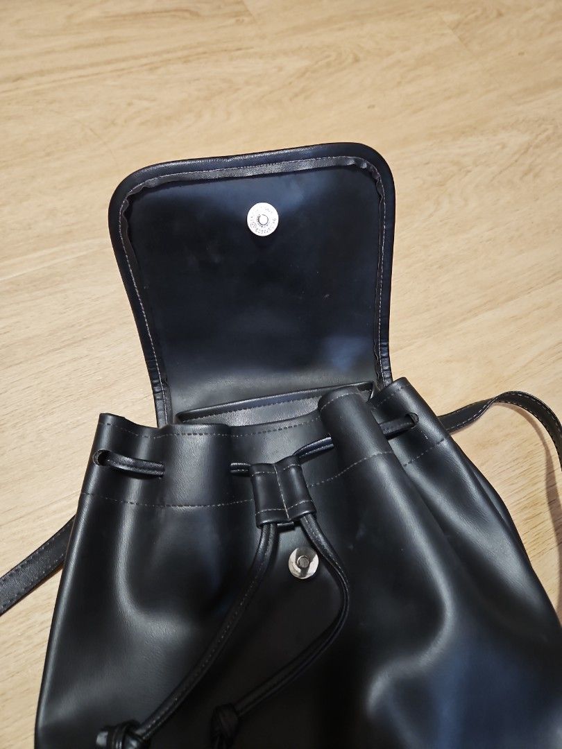 Black Drawstring Backpack (Category: Backpacks) located in Singapore. Submitted by chantelle03 (Listing ID 1414950735, Image 2). Description: - Stylish black backpack - Magnetic closure with drawstring details - Adjustable straps - Smooth, leather-like material - Big interior space, see water bottle and sunglasses for reference, can fit 1L bottle Minor imperfections, hardware has slight tarnishing /rust. not for fussy buyers, selling as is! Self 