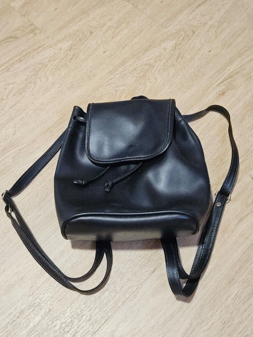 Black Drawstring Backpack (Category: Backpacks) located in Singapore. Submitted by chantelle03 (Listing ID 1414950735, Image 1). Description: - Stylish black backpack - Magnetic closure with drawstring details - Adjustable straps - Smooth, leather-like material - Big interior space, see water bottle and sunglasses for reference, can fit 1L bottle Minor imperfections, hardware has slight tarnishing /rust. not for fussy buyers, selling as is! Self 