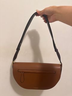 （分類：）位於 。 由 insta_camerassss 提交（商品編號 1414992128，圖片 1）。簡介： 。