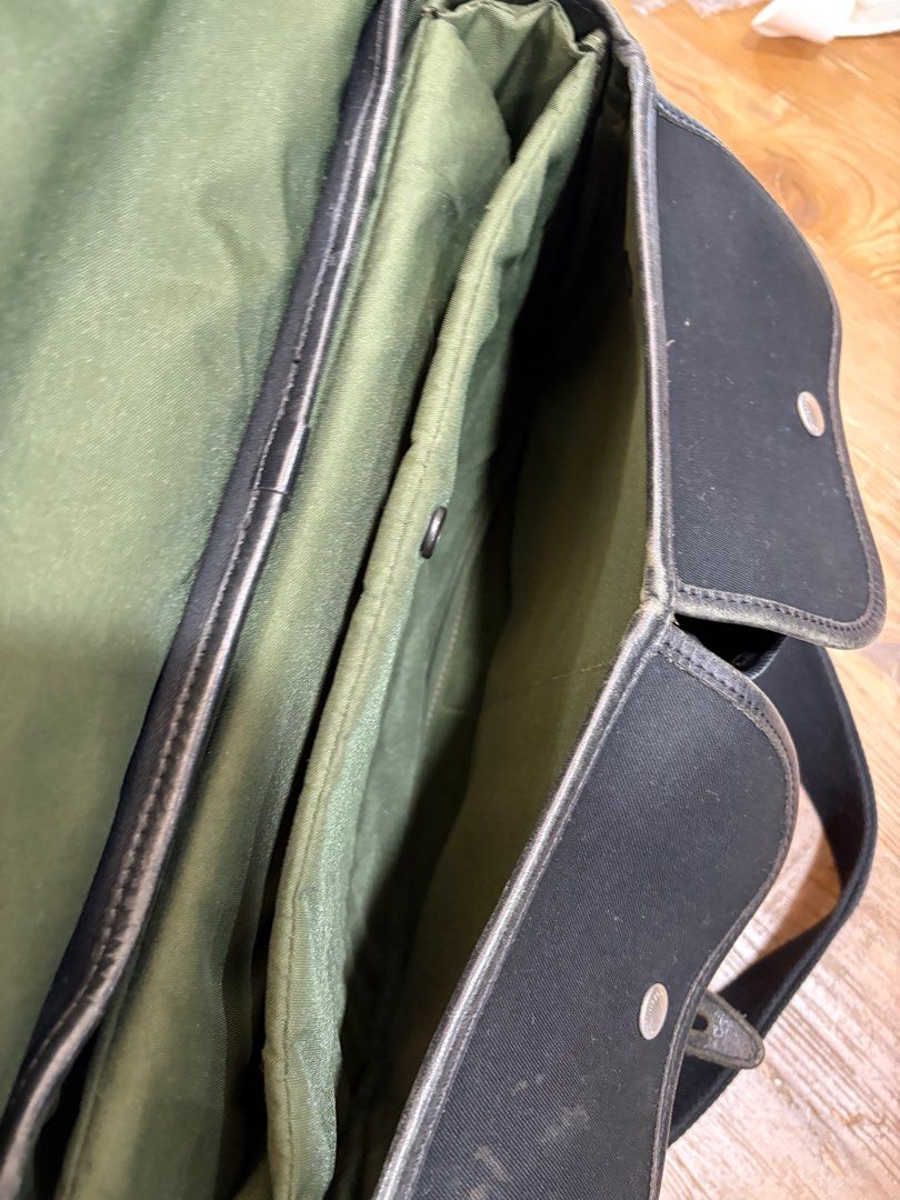 Camera bag (Category: Cross-body Bags) located in Manila. Submitted by rouge_and_orange (Listing ID 1414906800, Image 3). Description: Billingham authentic .