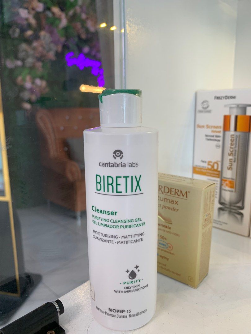 Cantabria Labs Biretix Cleanser (Category: Face Care) located in Manila. Submitted by lykish (Listing ID 1414916332, Image 1). Description: - Biretix Cleanser by Cantabria Labs - Specifically for oily skin with imperfections - Provides moisturizing and mattifying benefits - Key ingredients: Biopep-15, Aloe Vera, Proctone Olamine, and Natural Extracts - Brand new, sealed bottle.