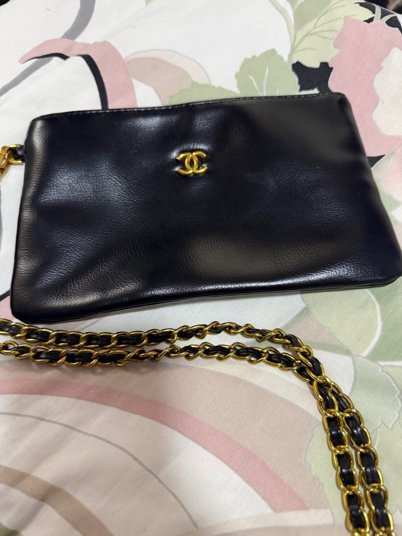 chanel 22 (Category: Luxury Bags & Wallets) located in Angono. Submitted by niche_perfumes (Listing ID 1414861262, Image 2). Description: Chanel 22 w/pouch not guaranteed.