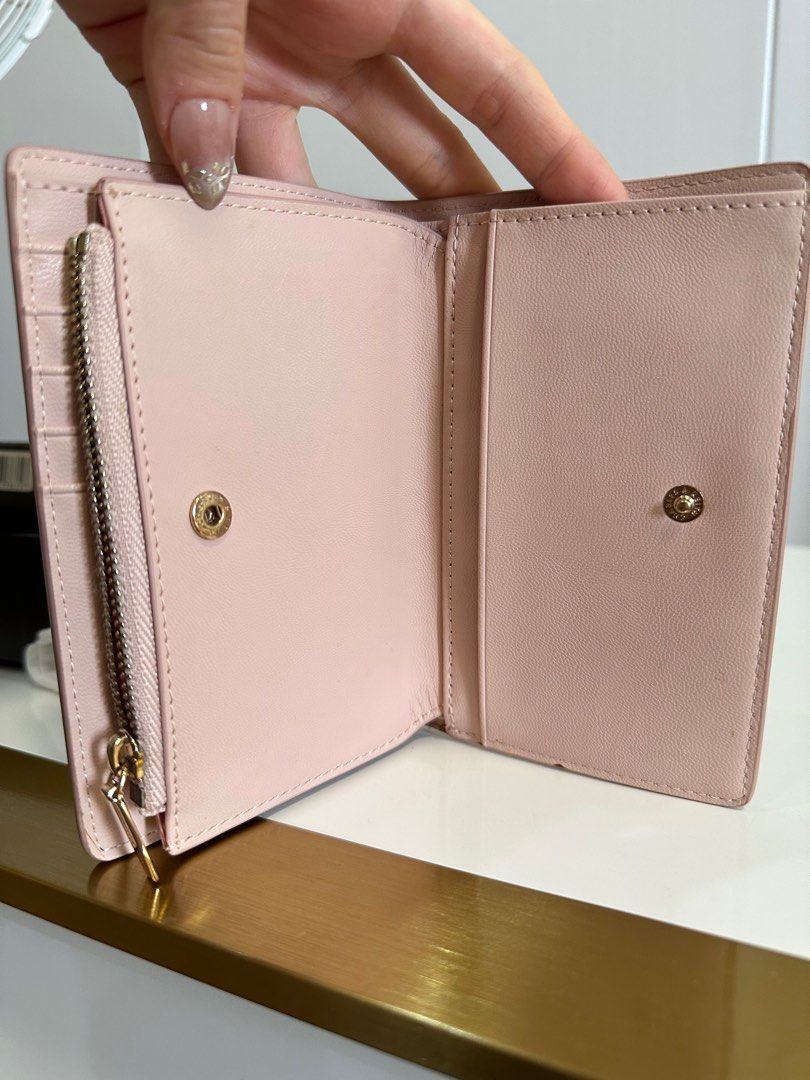 Charles & Keith Blush Wallet w/box & dustbag (Category: Wallets & Card holders) located in Caloocan City. Submitted by style.haven (Listing ID 1414865052, Image 2). Description: Bought from their physical store before! 🤩Barely used. Almost like new! No scratches! ✨easy and working magnetic locks& zipper ✨good quality leather easy to clean 🤩with its original box and dust bag .
