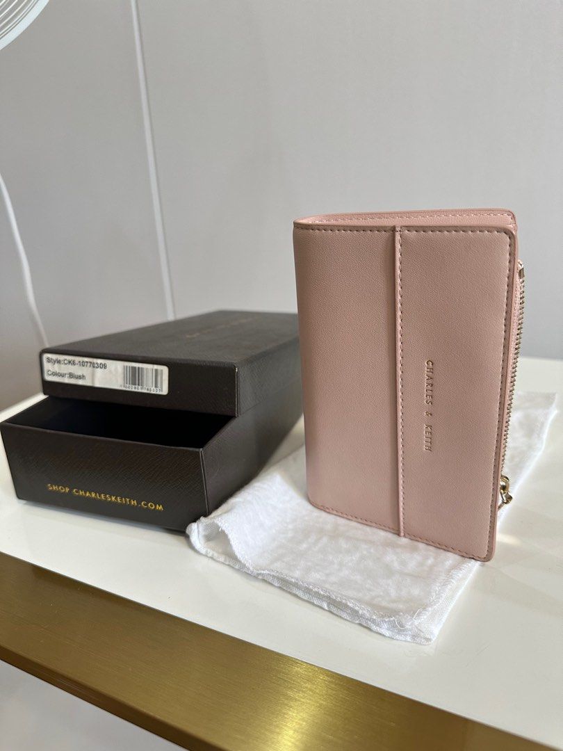 Charles & Keith Blush Wallet w/box & dustbag (Category: Wallets & Card holders) located in Caloocan City. Submitted by style.haven (Listing ID 1414865052, Image 1). Description: Bought from their physical store before! 🤩Barely used. Almost like new! No scratches! ✨easy and working magnetic locks& zipper ✨good quality leather easy to clean 🤩with its original box and dust bag .