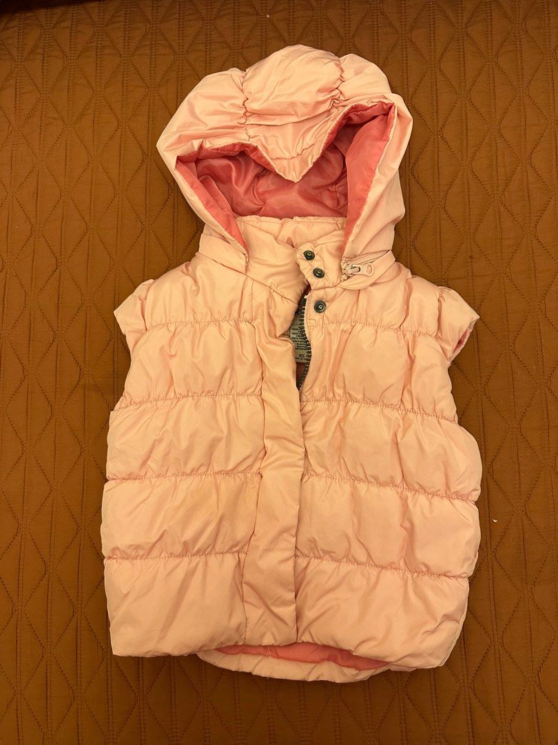 Cherokee Pink Padded Vest with Hood (Category: Babies & Kids Fashion) located in Quezon City. Submitted by skinmd (Listing ID 1414973277, Image 1). Description: - Pink padded vest - Hooded design, detachable hood - Front zipper closure - Quilted pattern - Lightweight material - Sleeveless - Soft pink lining.