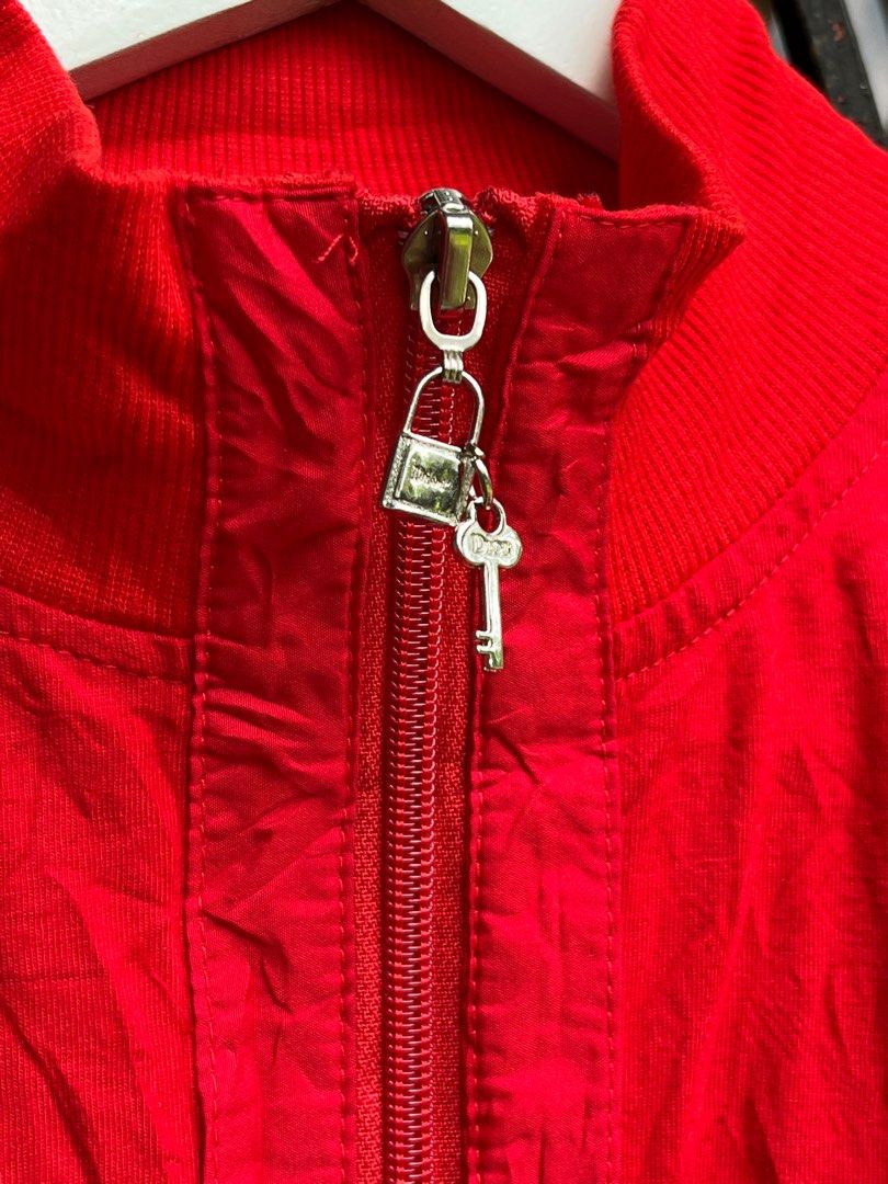 Christian Dior Short Sleeves Zip (Category: Others Tops) located in Murcia. Submitted by kenwoooo.bcd (Listing ID 1414886347, Image 2). Description: DM ME FOR MORE DETAILS BEST FIT M .